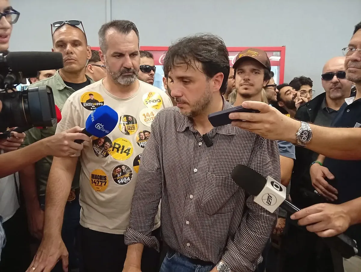 Renan Santos visita São Carlos e convoca militância para “guerra”
