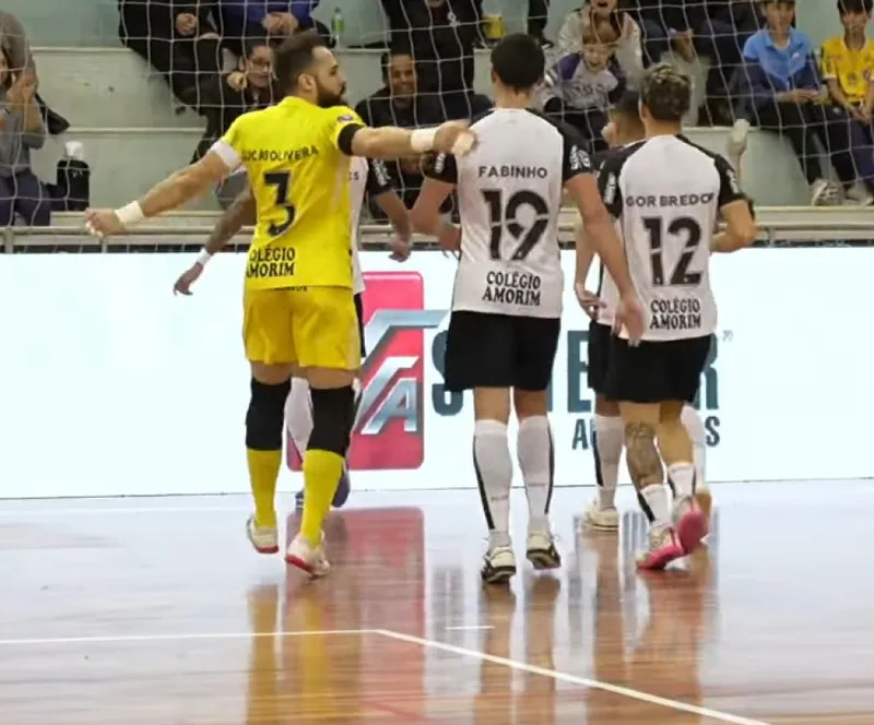 Kaio Lopes decide, e Corinthians elimina Boca na semifinal em Joaçaba