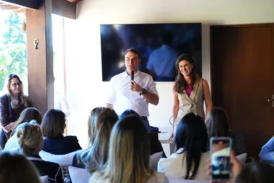 Em julho, Flávio Bolsonaro disse que ‘nunca tinha entrado’ em avião de Vorcaro