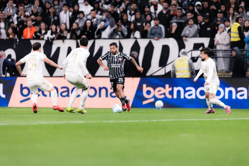 Bidu diz que elenco do Corinthians mantém concentração apesar dos atrasos