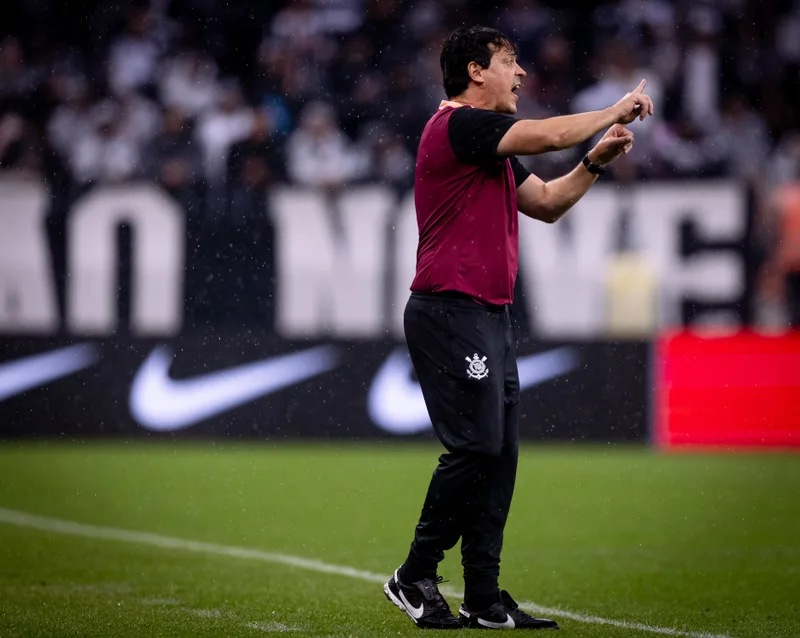 Diniz reconhece fase ruim no Corinthians e aposta em reação com apoio do elenco