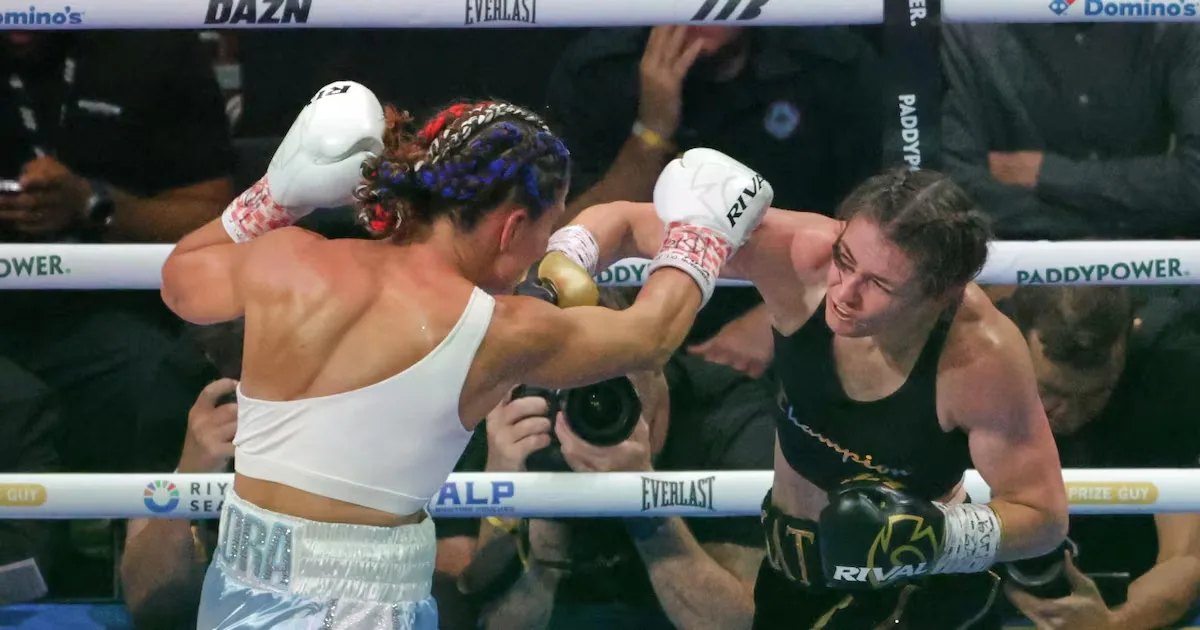 Katie Taylor vence Flora Pili e se despede do boxe em Dublin