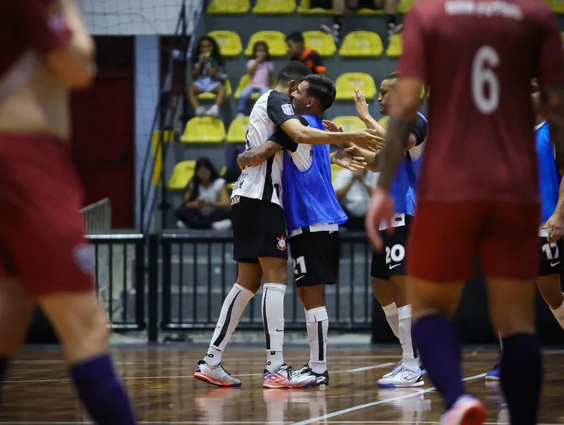 Corinthians fica no 1 a 1 com o Pato no primeiro playoff da LNF