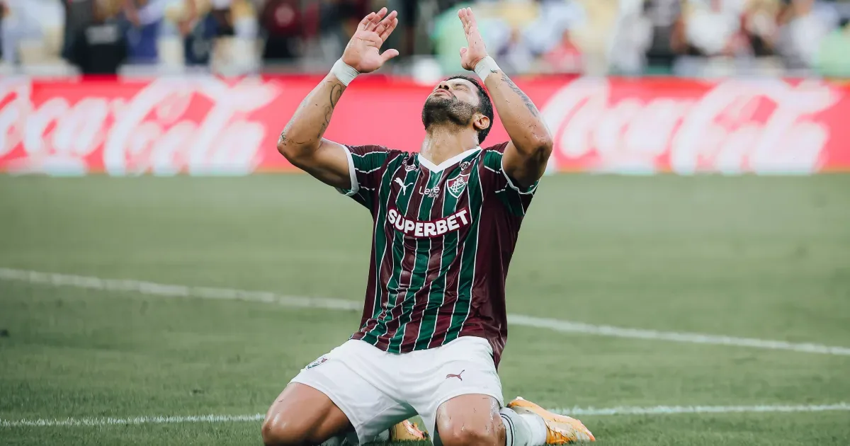 Hulk cobra critério após empate físico entre árbitro e Canobbio no clássico