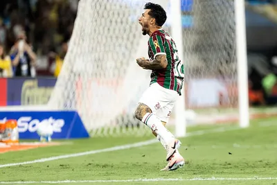 Lucho Acosta decide clássico e celebra gol pelo Fluminense