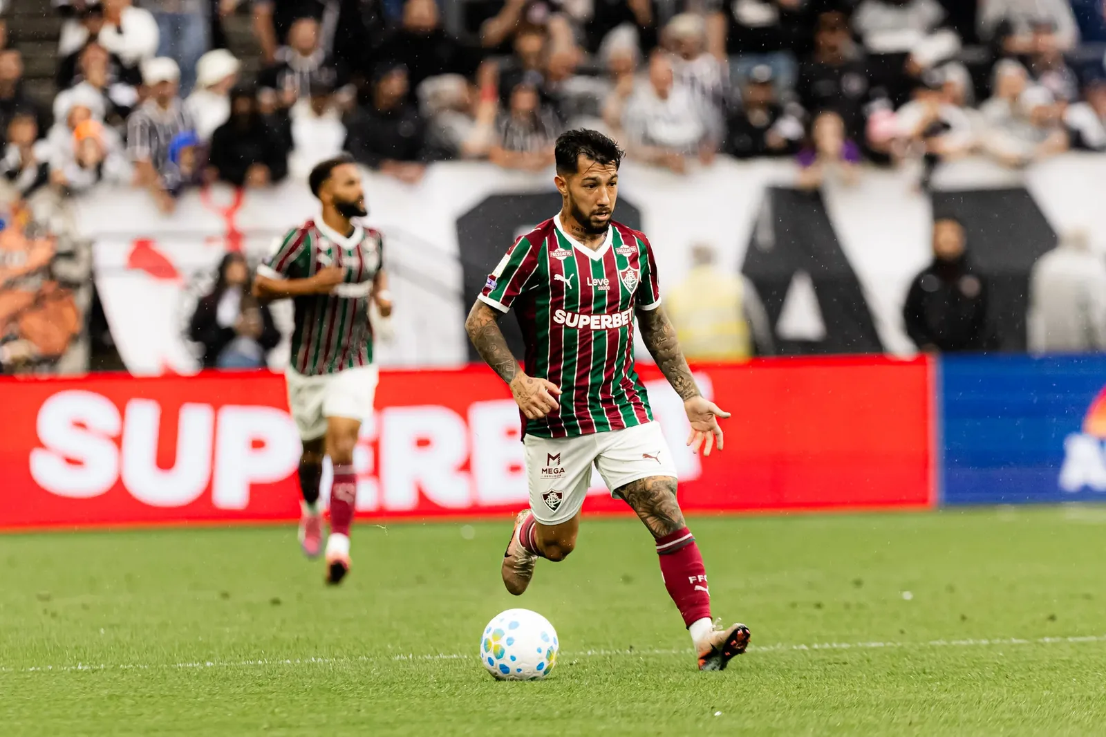 Lucho Acosta ganha espaço no Fluminense e recebe elogios de Marcão