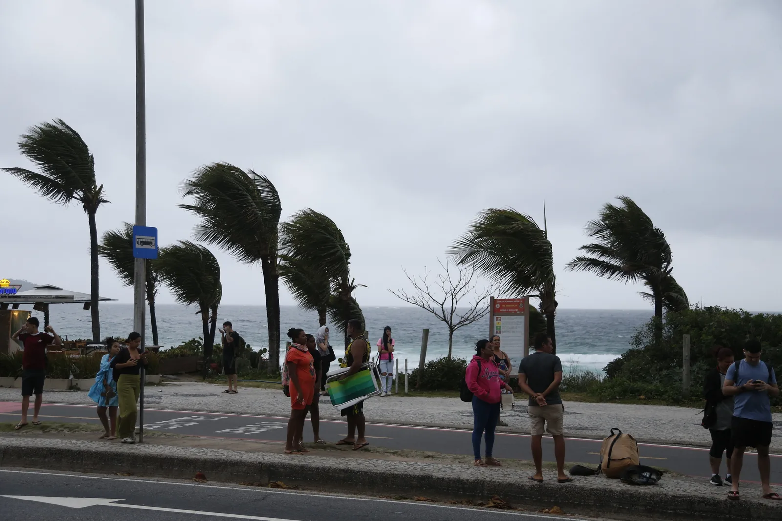 Chuva ganha força no Rio entre sábado e madrugada de domingo