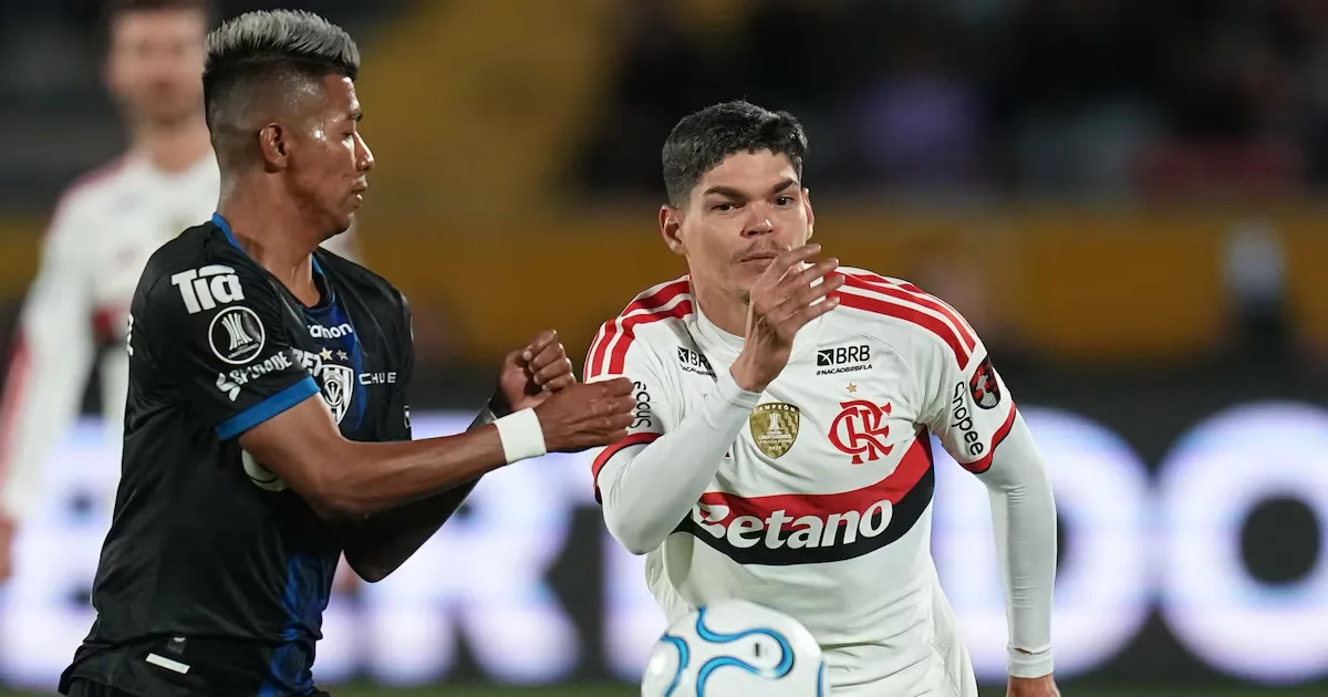 Ayrton Lucas tem lesão na coxa e vira dúvida para semi da Libertadores