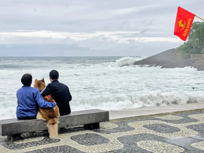 Chuva persiste no Rock in Rio, com queda de temperatura no domingo