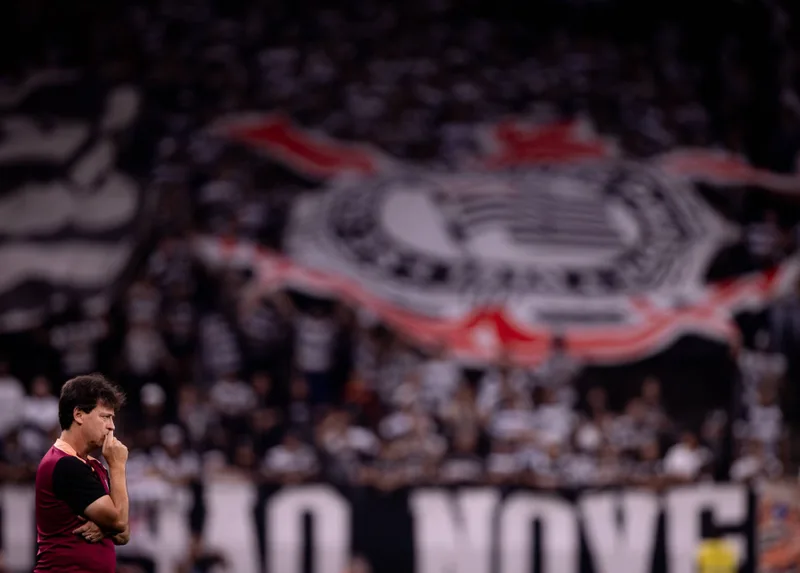 Diniz destaca mudança tática, mas admite revolta com fase do Corinthians