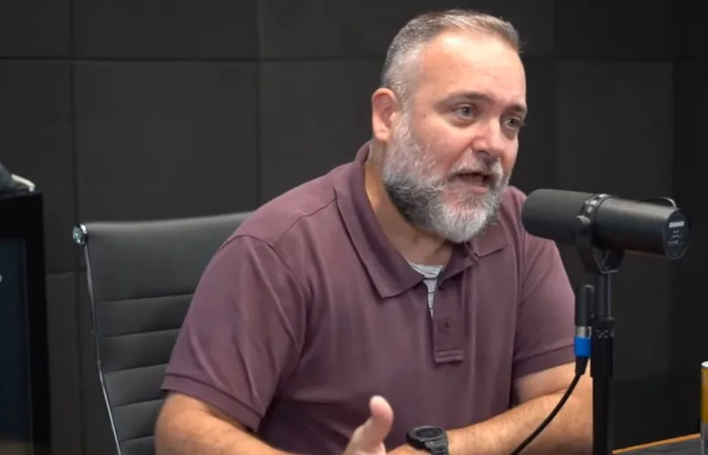 Santoro quer dois caixas no Corinthians e prevê dívida menor em três anos