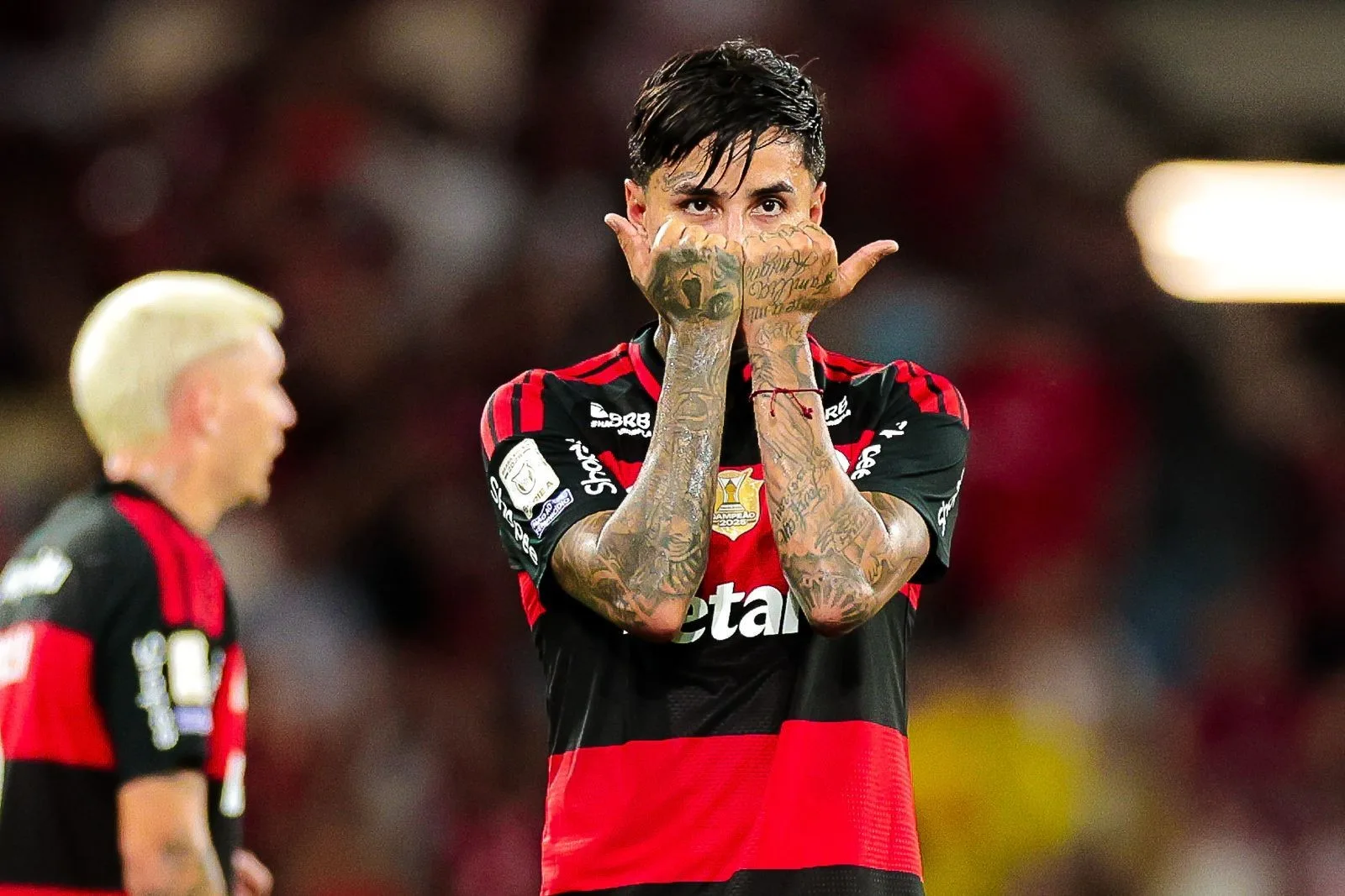 Flamengo prepara produtos de Erick Pulgar após crescimento com a torcida