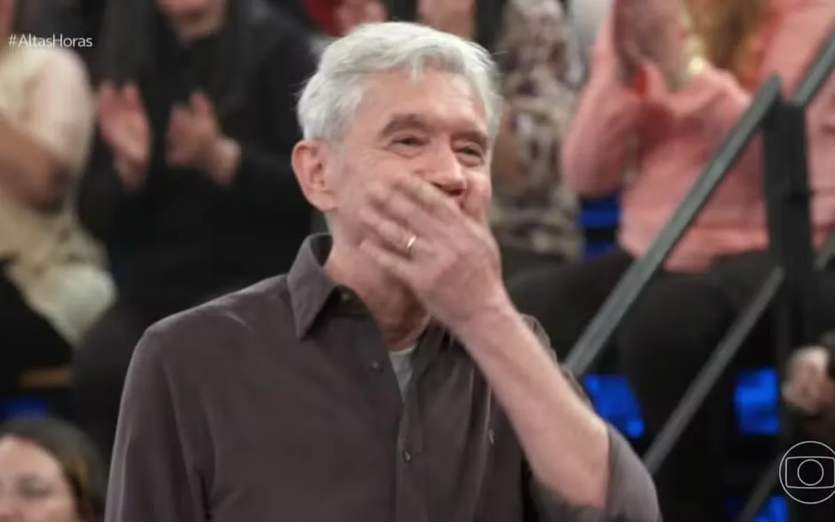 Serginho Groisman se emociona com homenagem de Evandro Mesquita no Altas Horas