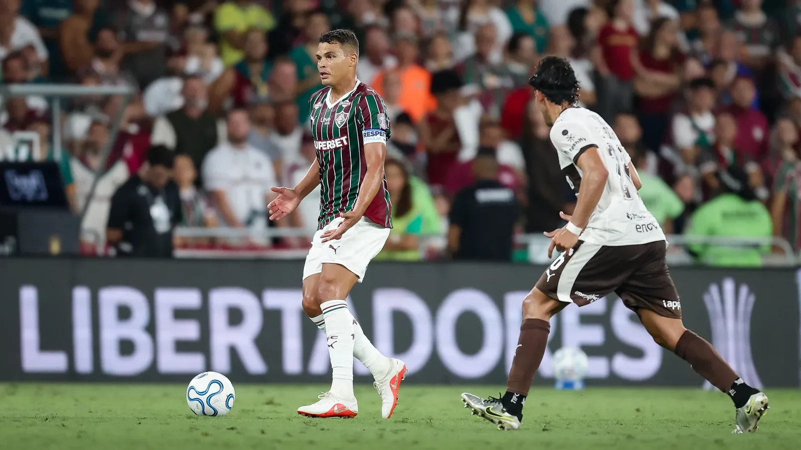 Thiago Silva repete chapéu e lembra lance com Cristiano Ronaldo