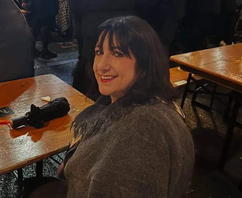 Gillian Gilbert confirma câncer e ficará fora da próxima turnê do New Order