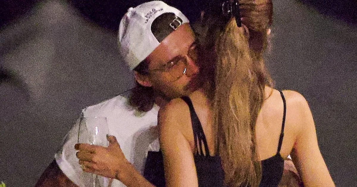 Brooklyn Beckham e Nicola Peltz trocam carinhos em Veneza durante crise familiar