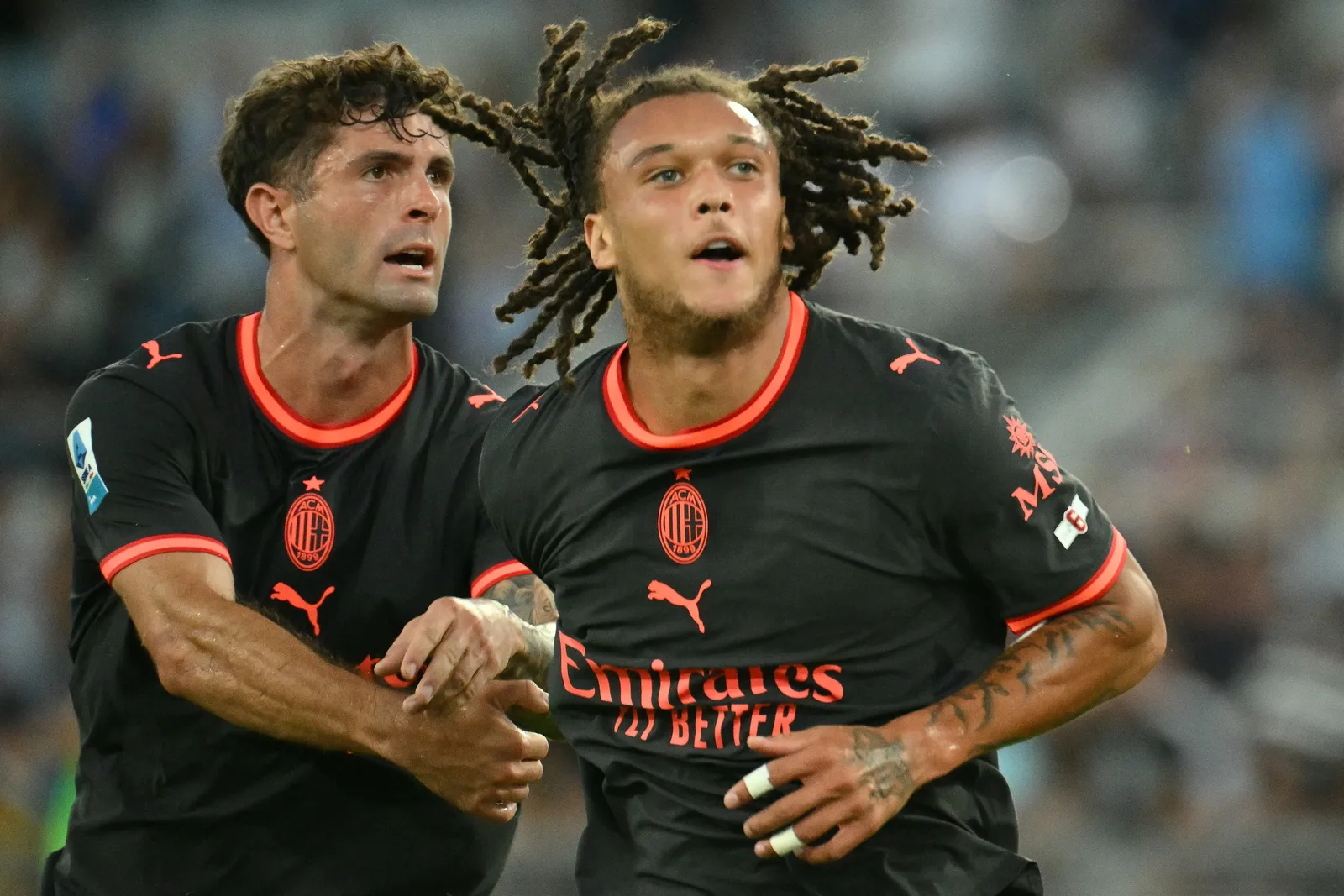 Moreira marca duas vezes e Milan empata com a Lazio em Roma