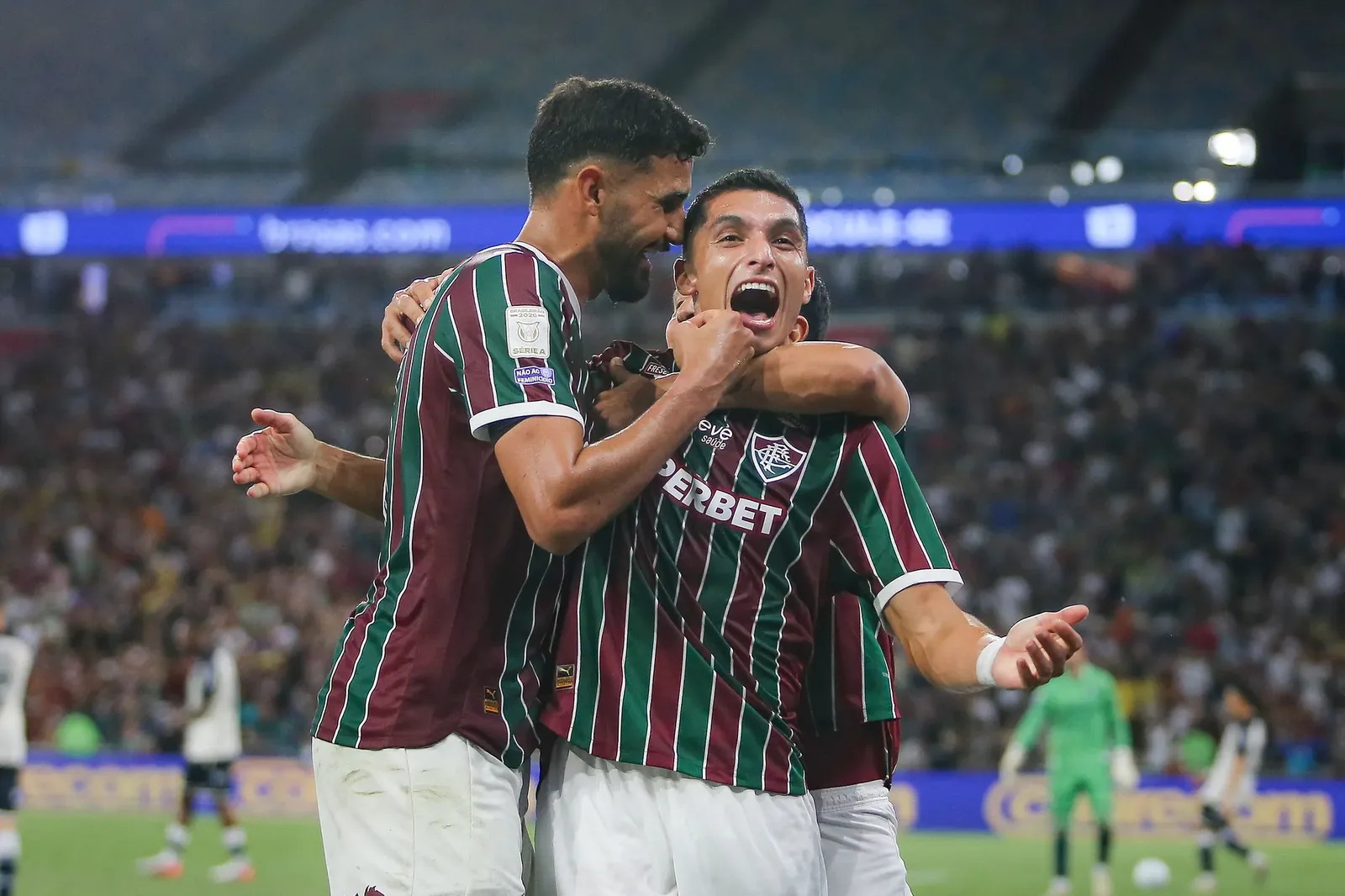Serna e Hulk dividem gols do Fluminense sob o comando de Marcão
