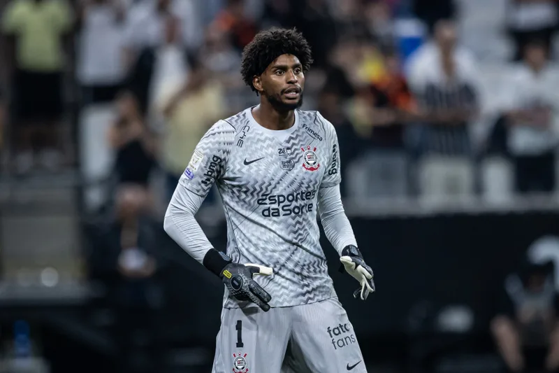 Diniz comenta Memphis, enquanto Corinthians monitora dupla na Seleção
