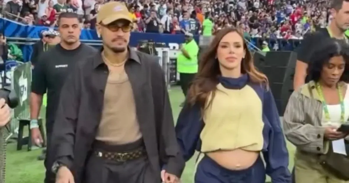 Neymar e Bruna Biancardi acompanham jogo da NFL no Maracanã