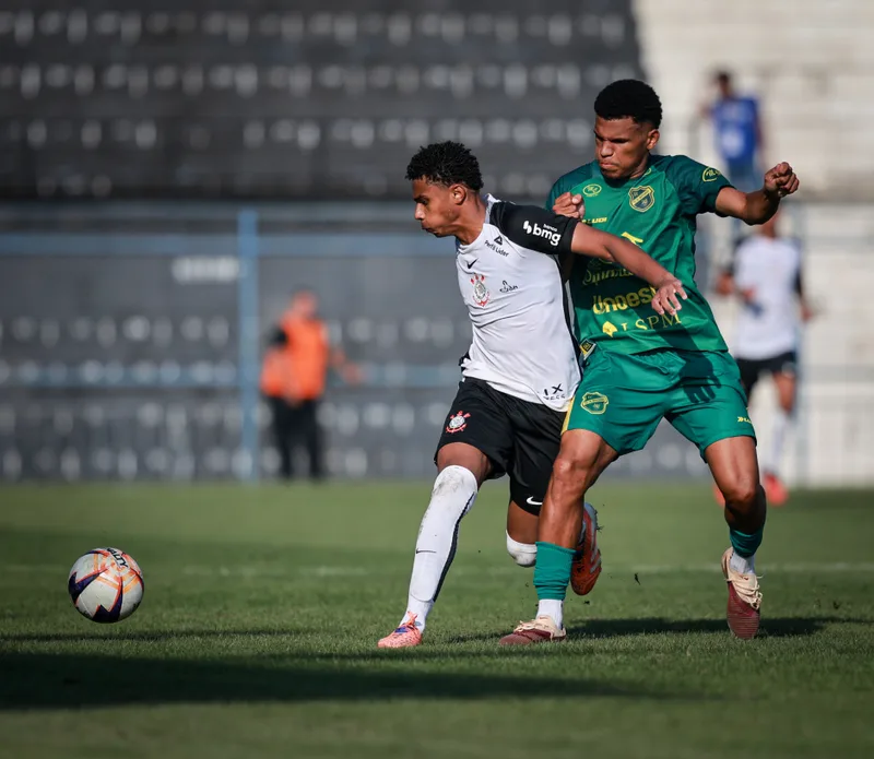 Corinthians confirma vaga nas oitavas após vitória por 2 a 0 na volta