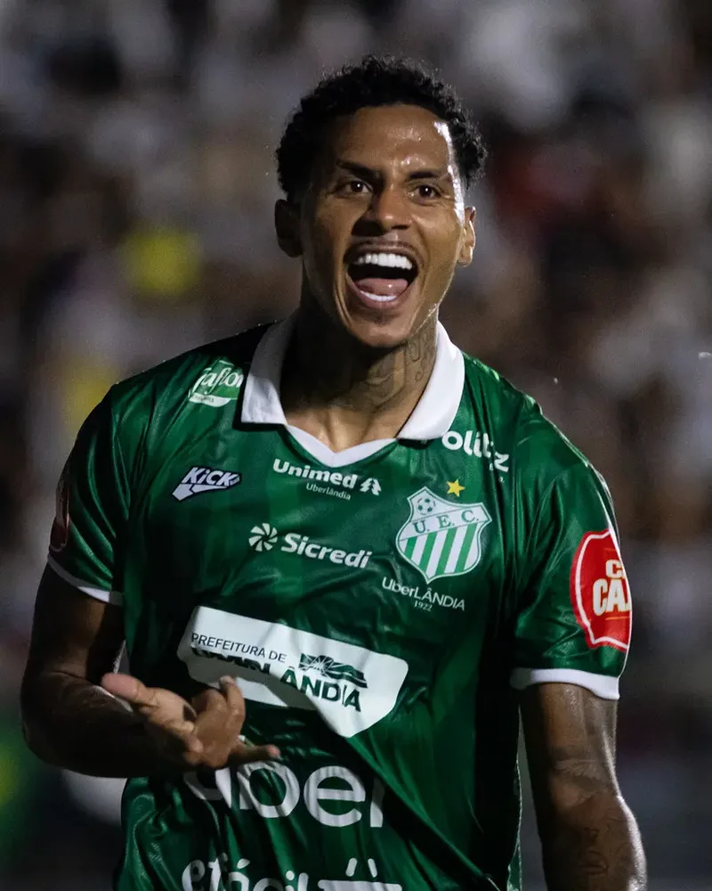 Uberlândia confirma acesso à Série C e ergue taça da Série D
